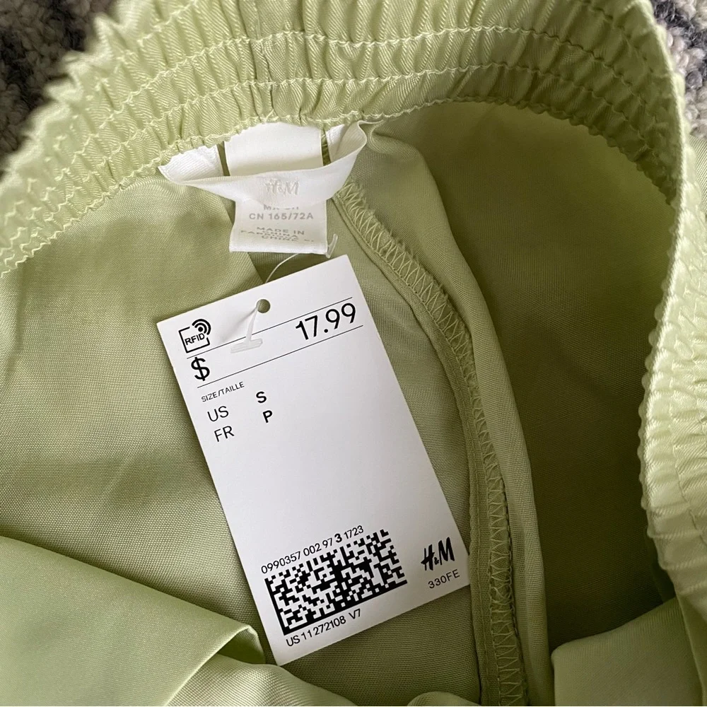 2x H&M Pull-on Shorts sz S in Neon Green and Ivory - Picture 3 of 8